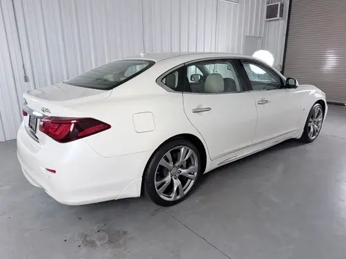 White 2019 INFINITI Q70L 3.7