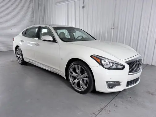White 2019 INFINITI Q70L 3.7