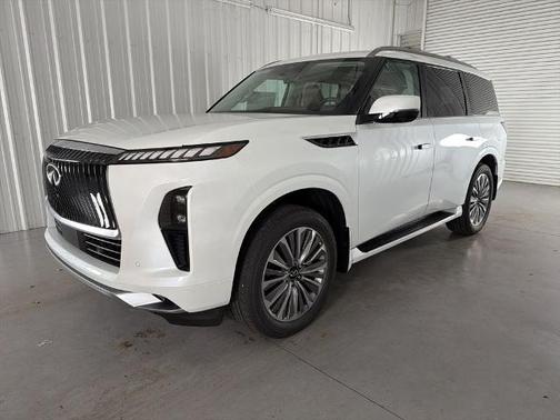 Radiant White 2026 INFINITI QX80 LUXE