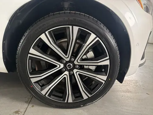 White 2023 Volvo XC60 B5 Ultimate Bright Theme