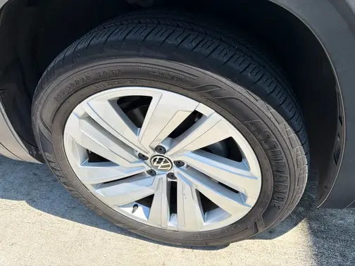 Black 2021 Volkswagen Atlas SEL