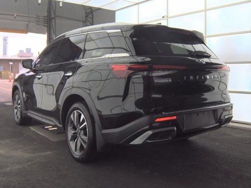 2022 INFINITI QX60 LUXE