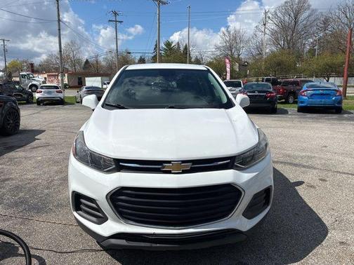 Summit White 2018 Chevrolet Trax LS