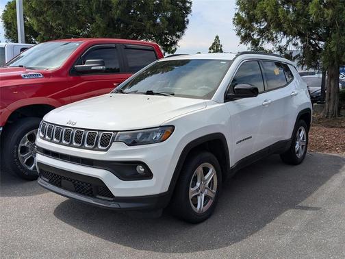 Bright White Clearcoat 2023 Jeep Compass Latitude