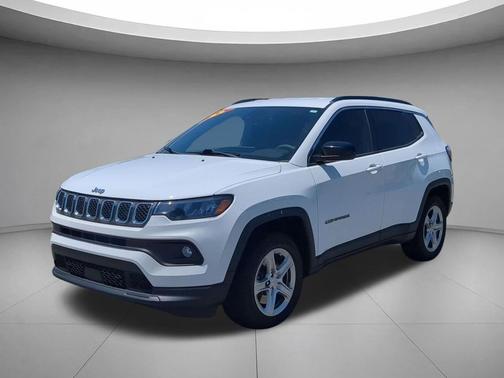 Bright White Clearcoat 2023 Jeep Compass Latitude