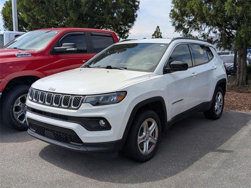 Bright White Clearcoat 2023 Jeep Compass Latitude