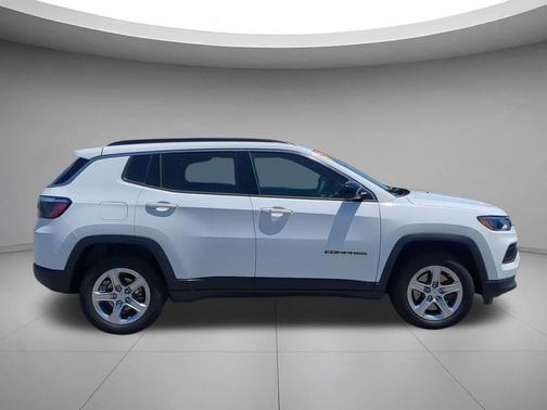 Bright White Clearcoat 2023 Jeep Compass Latitude