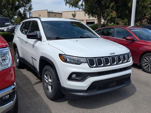 Bright White Clearcoat 2023 Jeep Compass Latitude