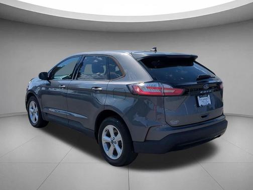 Carbonized Gray Metallic 2021 Ford Edge SE
