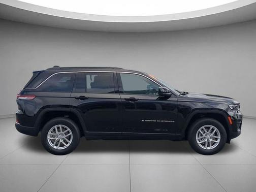 Diamond Black Crystal Pearlcoat 2026 Jeep Grand Cherokee Altitude