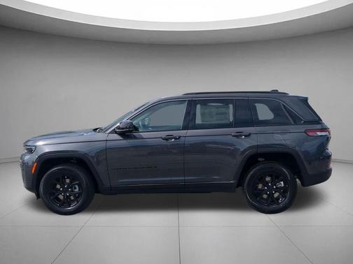 Baltic Gray Metallic Clearcoat 2026 Jeep Grand Cherokee Altitude