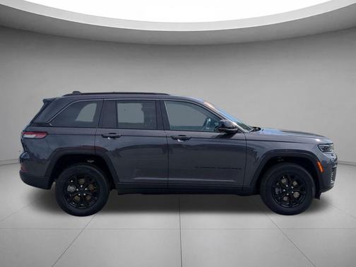 Baltic Gray Metallic Clearcoat 2026 Jeep Grand Cherokee Altitude
