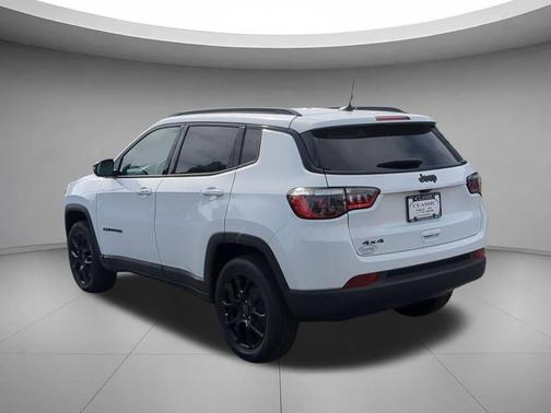 Bright White Clearcoat 2026 Jeep Compass Latitude