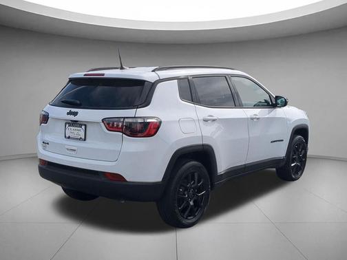 Bright White Clearcoat 2026 Jeep Compass Latitude