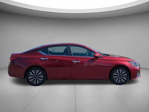 Scarlet Ember Tintcoat 2023 Nissan Altima 2.5 SV