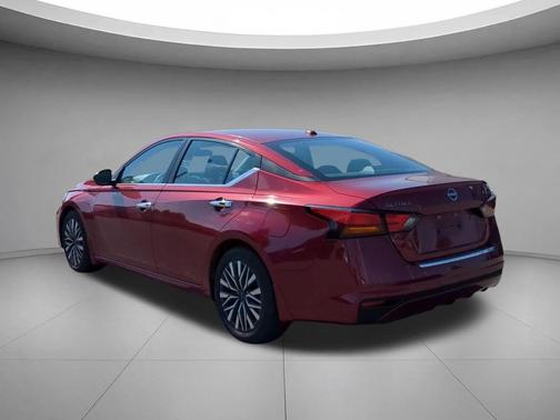 Scarlet Ember Tintcoat 2023 Nissan Altima 2.5 SV