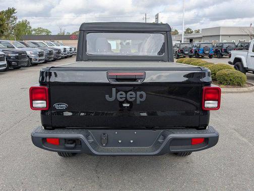 2025 Jeep Gladiator Sport