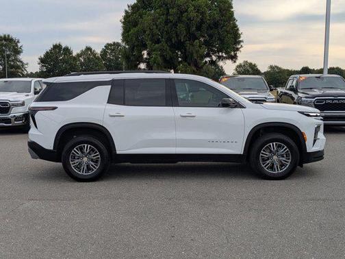 2024 Chevrolet Traverse LT