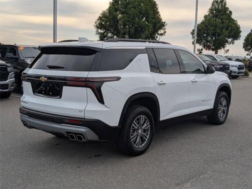 2024 Chevrolet Traverse LT