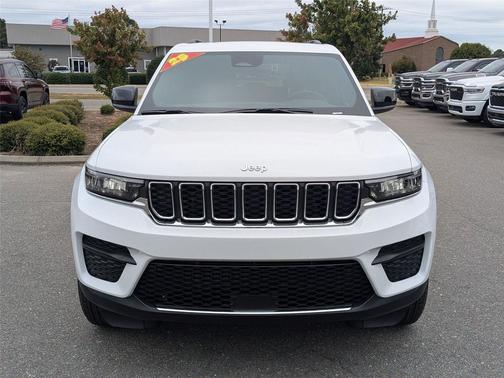 2025 Jeep Grand Cherokee Laredo