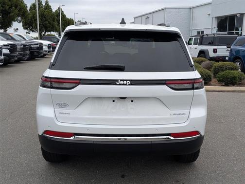 2025 Jeep Grand Cherokee Laredo