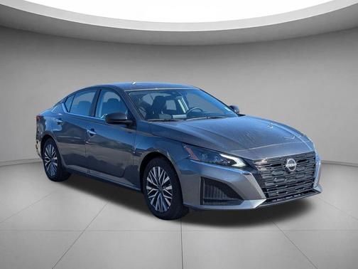 Gun Metallic 2025 Nissan Altima SV FWD