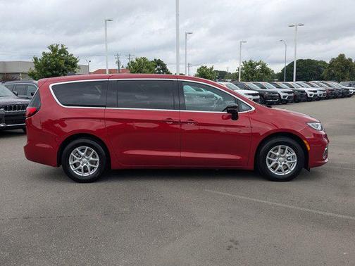 2025 Chrysler Pacifica L