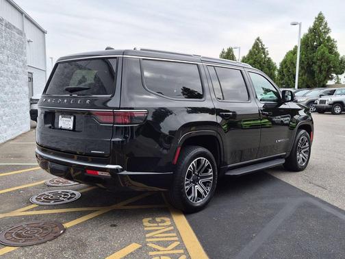 Diamond Black Crystal Pearlcoat 2024 Jeep Wagoneer Series II 4x4