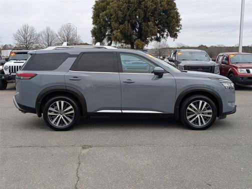2022 Nissan Pathfinder Platinum 4WD