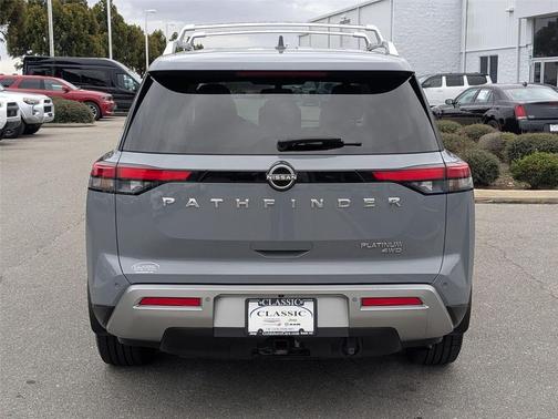 2022 Nissan Pathfinder Platinum 4WD
