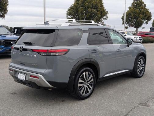 2022 Nissan Pathfinder Platinum 4WD