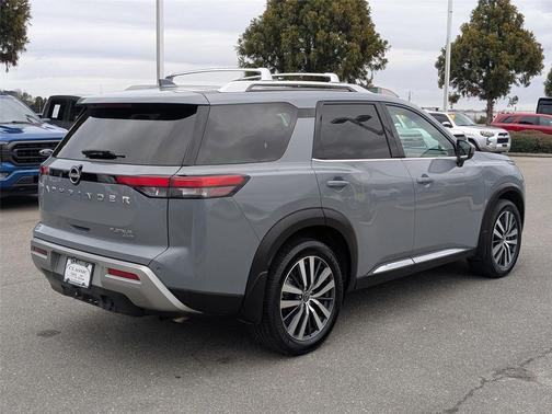 2022 Nissan Pathfinder Platinum 4WD