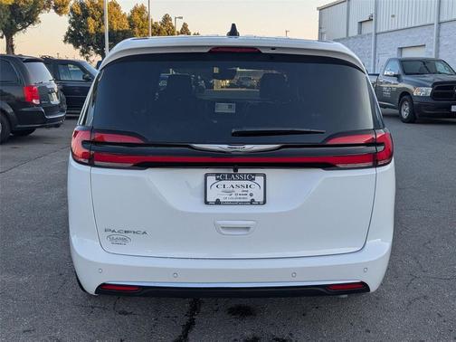 2026 Chrysler Pacifica L