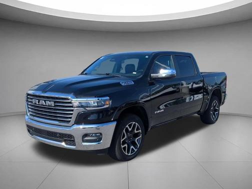 Diamond Black Crystal Pearlcoat 2025 RAM 1500 Laramie