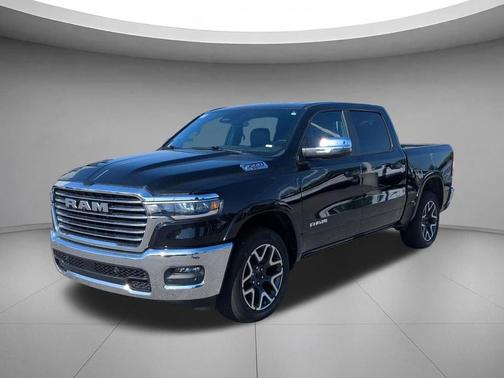 Diamond Black Crystal Pearlcoat 2025 RAM 1500 Laramie