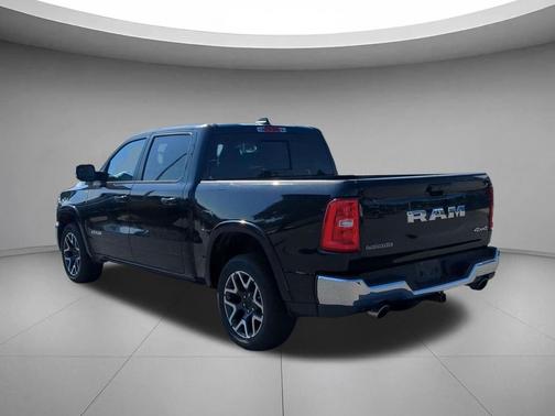 Diamond Black Crystal Pearlcoat 2025 RAM 1500 Laramie