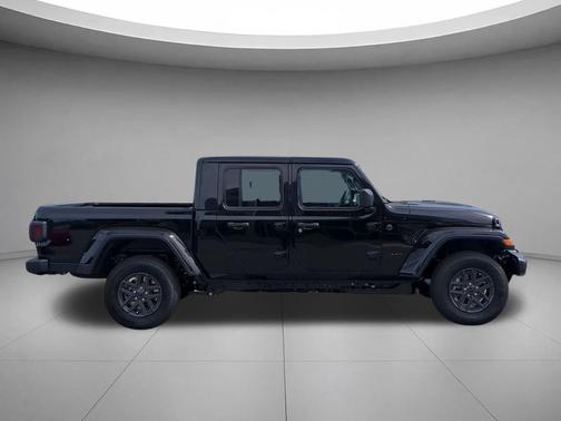 Black Clearcoat 2026 Jeep Gladiator Sport S