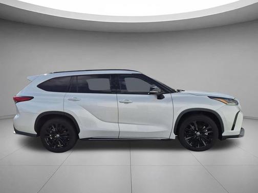 Wind Chill Pearl 2023 Toyota Highlander XSE