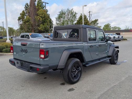 2025 Jeep Gladiator Sport