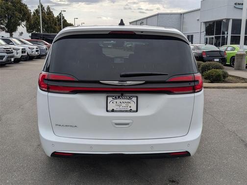 2026 Chrysler Pacifica L