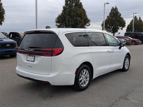 2026 Chrysler Pacifica L