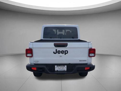 Bright White Clearcoat 2026 Jeep Gladiator Sahara 4x4