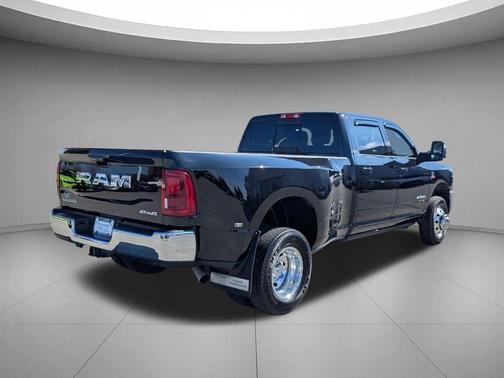2026 RAM 3500 Laramie Crew Cab 4x4 8' Box