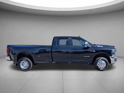 2026 RAM 3500 Laramie Crew Cab 4x4 8' Box