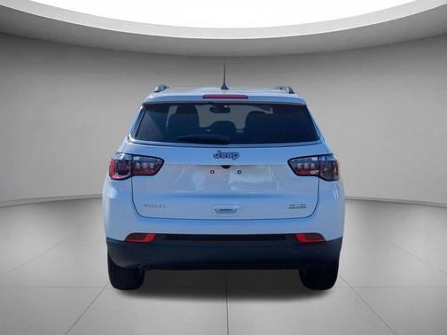 Bright White Clearcoat 2026 Jeep Compass Latitude