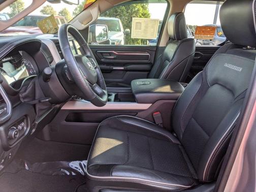 Photo 5 of 46 of 2019 RAM 1500 Laramie