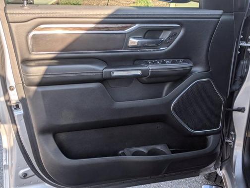 Photo 2 of 46 of 2019 RAM 1500 Laramie