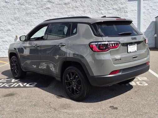 Sting-Gray Clearcoat 2026 Jeep Compass Latitude