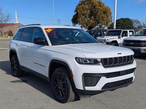 2026 Jeep Grand Cherokee Altitude