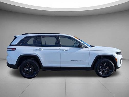 2026 Jeep Grand Cherokee Altitude